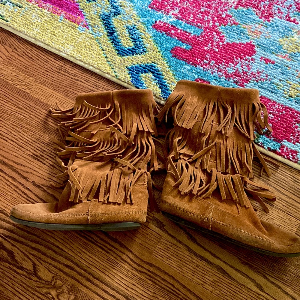 Minnetonka // moccasin boots
